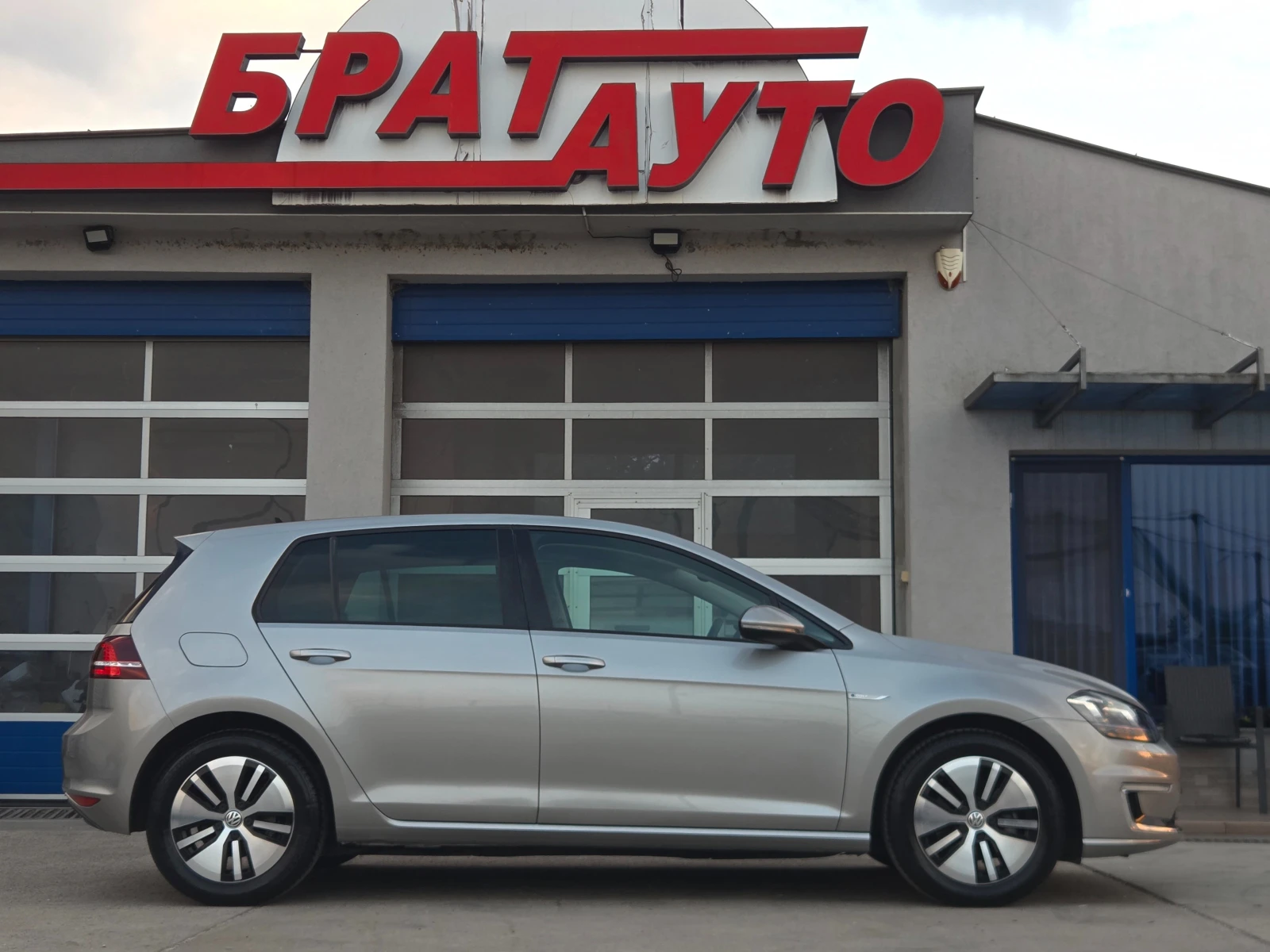 VW Golf Е-GOLF 7/HIGH-LINE, снимка 5 - Автомобили и джипове - 55580840