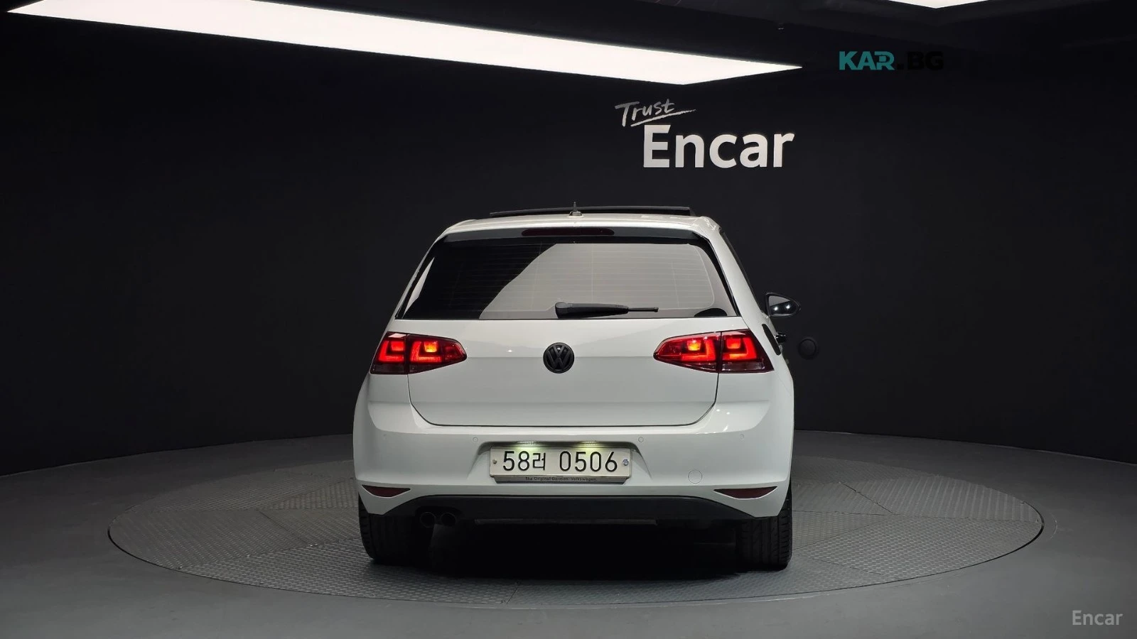 VW Golf 2.0 TDI PREMIUM* КОЖА* ПОДГРЕВ* ПАНО* НАВИ* КАМЕРА, снимка 4 - Автомобили и джипове - 56047035