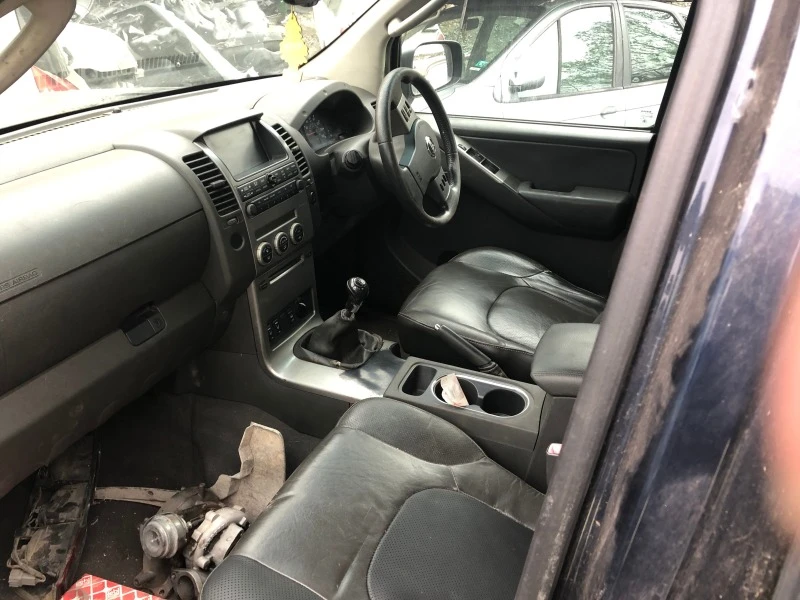 Nissan Navara 2.5dci, снимка 5 - Автомобили и джипове - 40170673