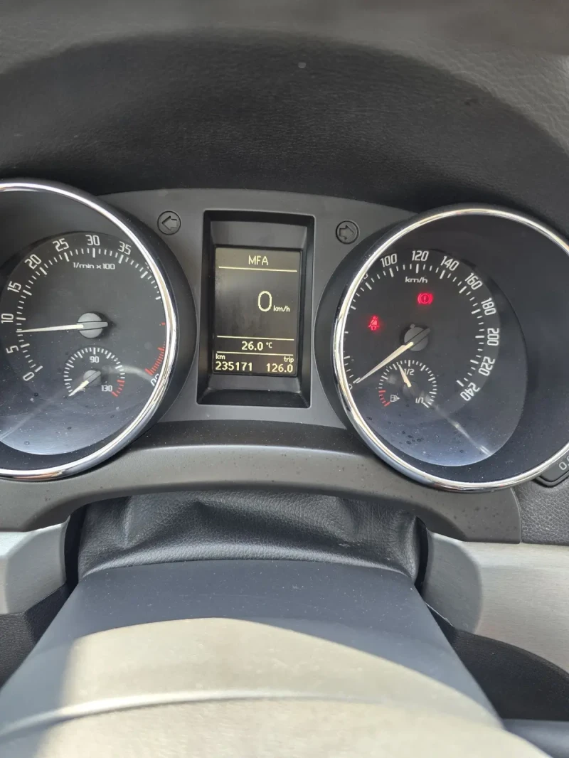 Skoda Yeti Нов внос.Топ състояние , снимка 8 - Автомобили и джипове - 51363178