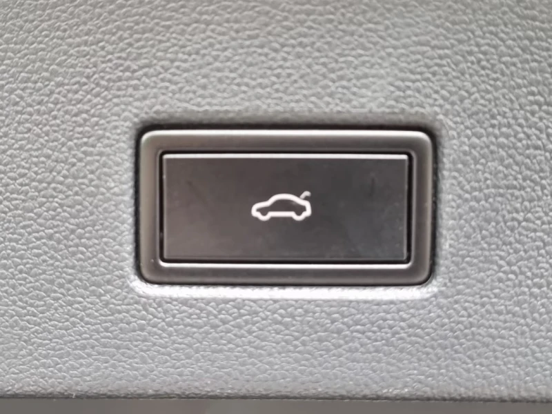 VW T-Roc 2.0TSI/190HP/SPORT/4MOTION/DSG/AHK/CAM/ACC/728g, снимка 15 - Автомобили и джипове - 53270470