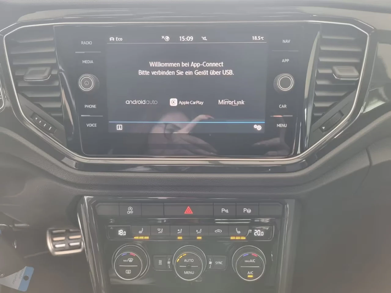 VW T-Roc 2.0TSI/190HP/SPORT/4MOTION/DSG/AHK/CAM/ACC/728g | Mobile.bg � ����������� 12