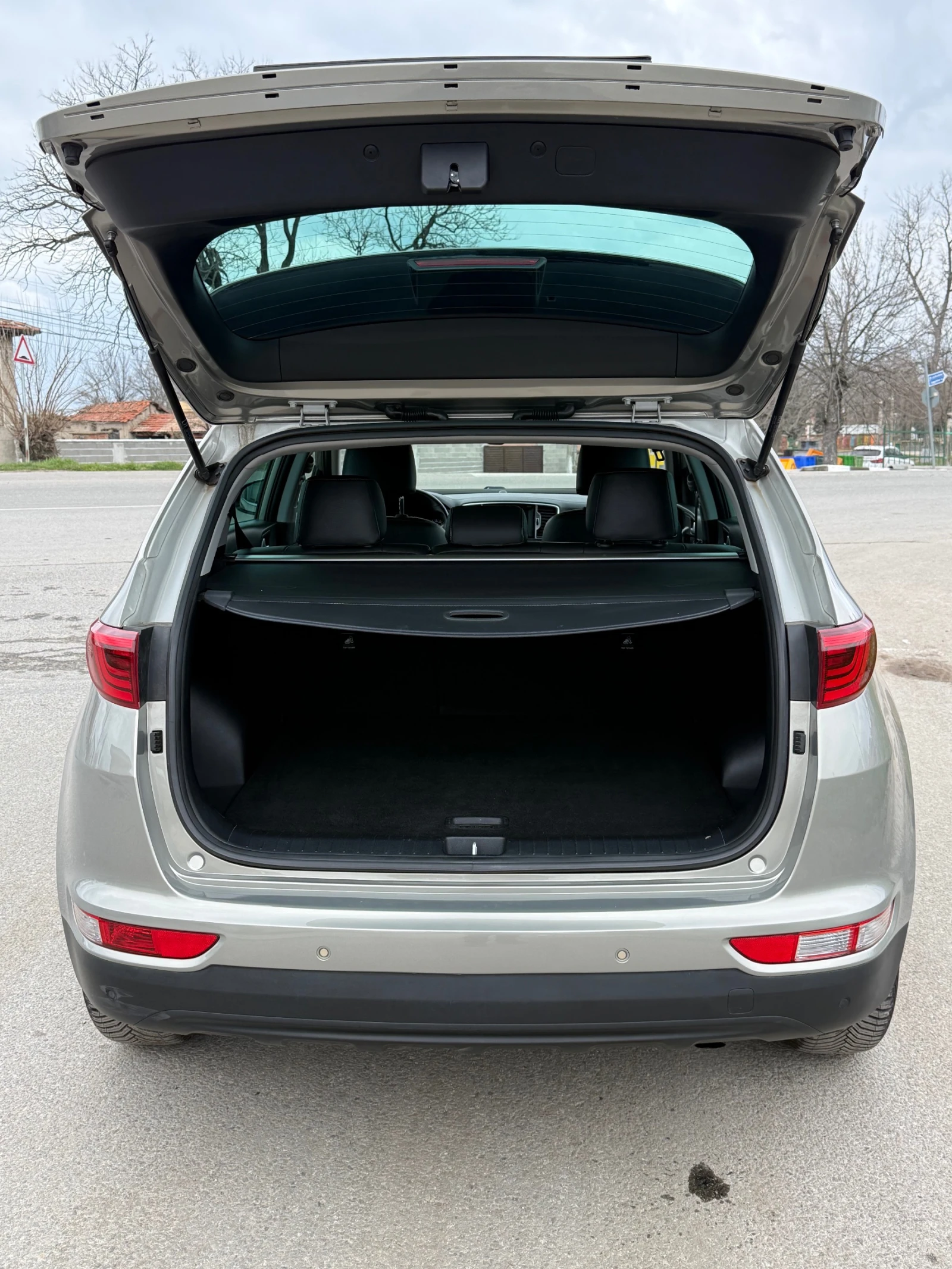 Kia Sportage 1.6 GDI, снимка 9 - Автомобили и джипове - 53935124