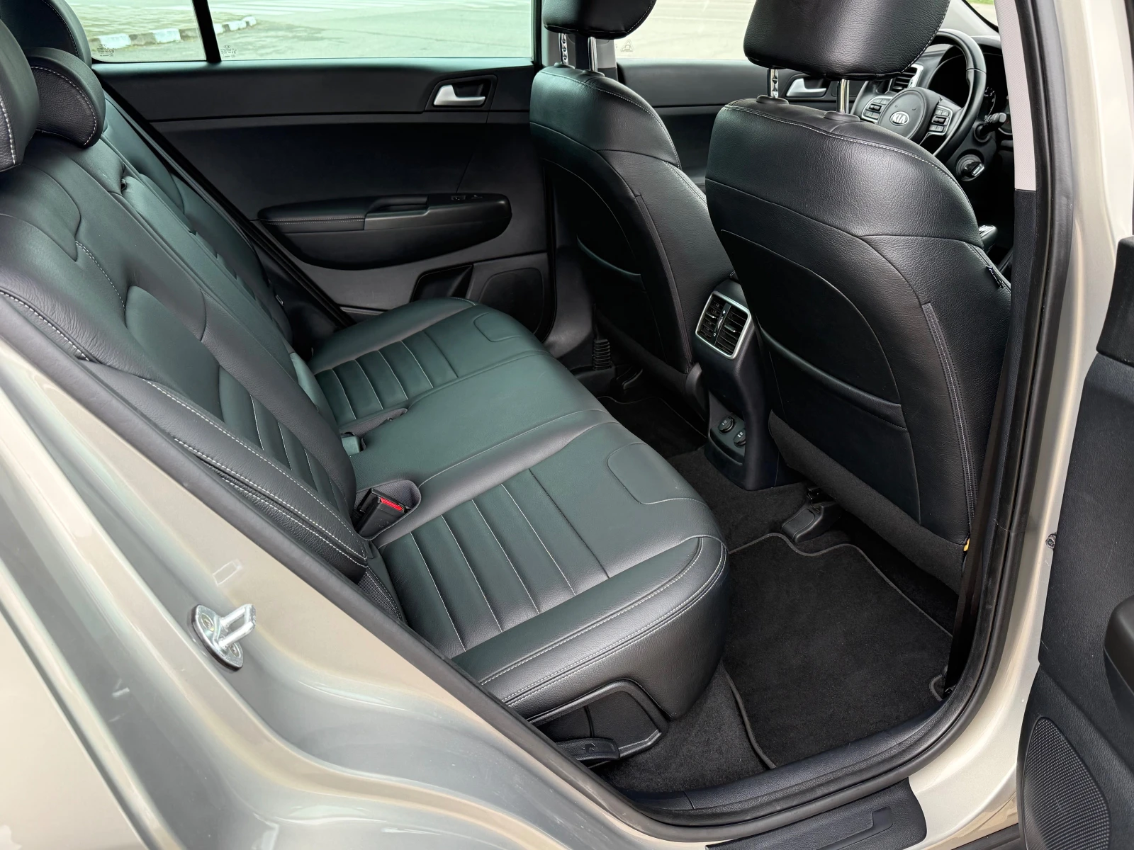 Kia Sportage 1.6 GDI, снимка 17 - Автомобили и джипове - 53935124