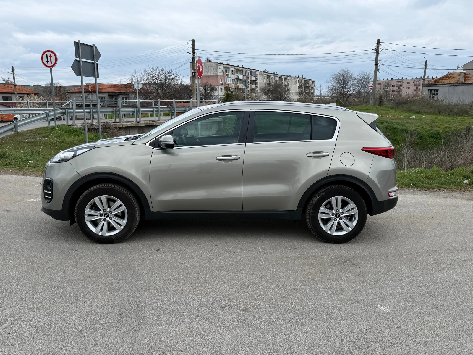 Kia Sportage 1.6 GDI, снимка 7 - Автомобили и джипове - 53935124