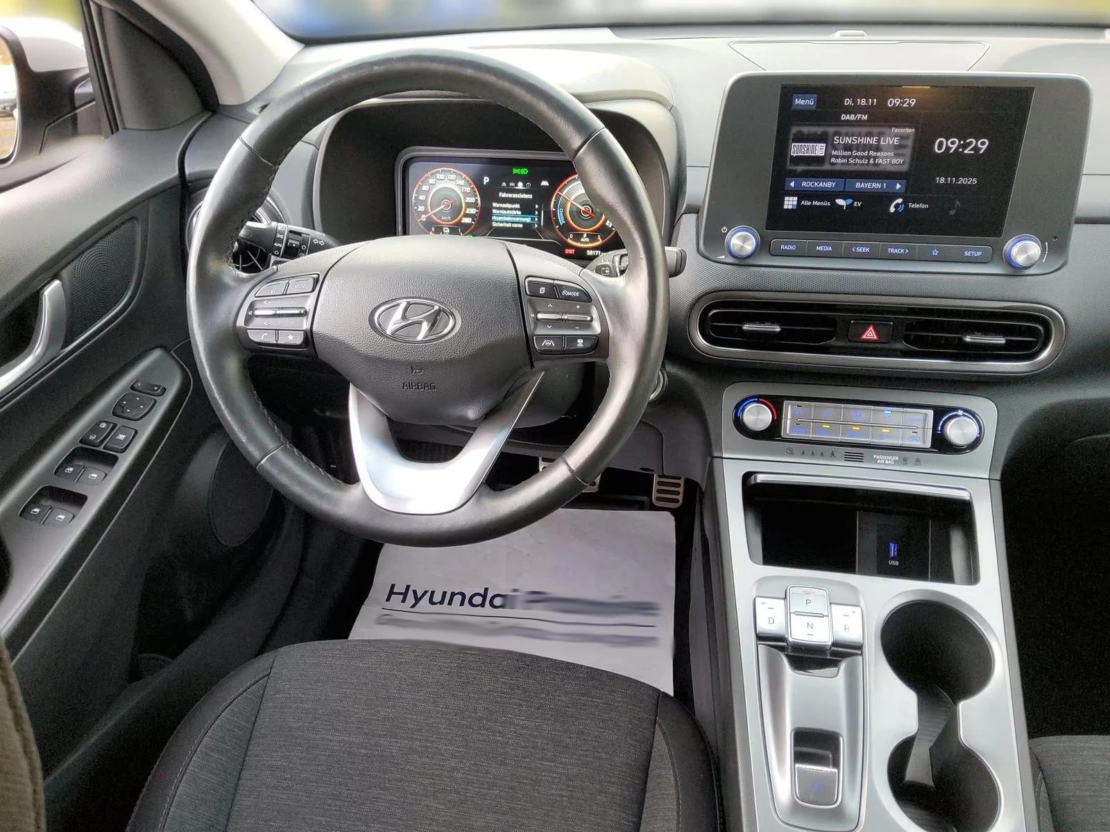 Hyundai Kona EV/136HP/SELECT/CAM/NAVI/LED/CPLAY/KLESS/DIGI/253q, снимка 6 - Автомобили и джипове - 54413772