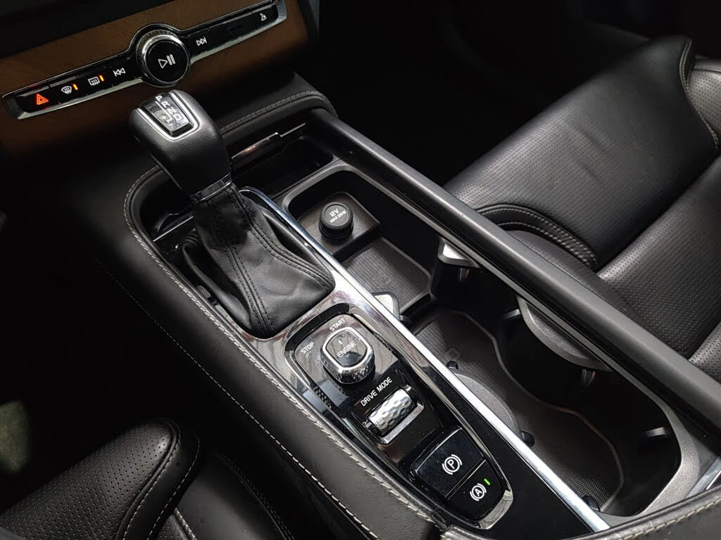 Volvo Xc90 T6 INSCRIPTION* ОБДУХВАНЕ* ПОДГРЕВ* ПАНОРАМА, снимка 13 - Автомобили и джипове - 54526631
