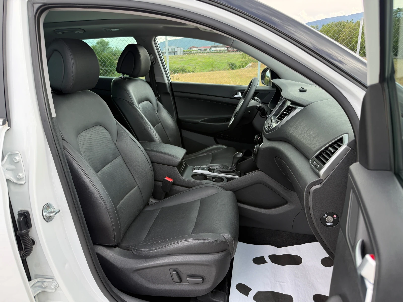 Hyundai Tucson 1.7 CRDI NAVI CAMERA PANORAMA, снимка 14 - Автомобили и джипове - 54789029