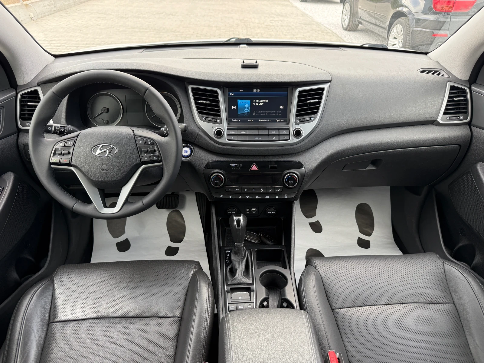 Hyundai Tucson 1.7 CRDI NAVI CAMERA PANORAMA, снимка 15 - Автомобили и джипове - 54789029