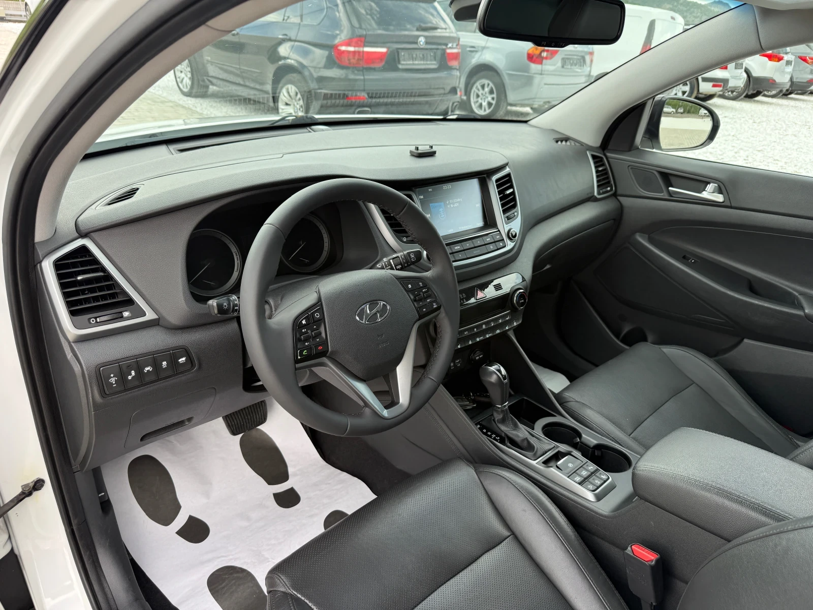 Hyundai Tucson 1.7 CRDI NAVI CAMERA PANORAMA, снимка 10 - Автомобили и джипове - 54789029