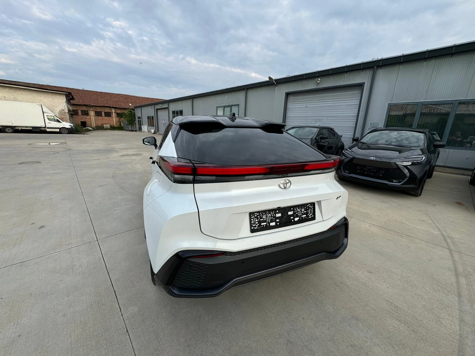 Toyota C-HR HYBRID 1.8, снимка 12 - Автомобили и джипове - 54822421