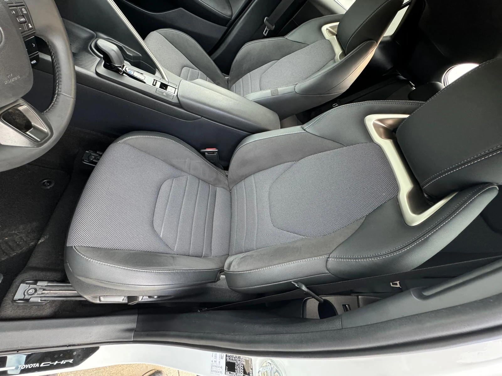 Toyota C-HR HYBRID 1.8, снимка 9 - Автомобили и джипове - 54822421