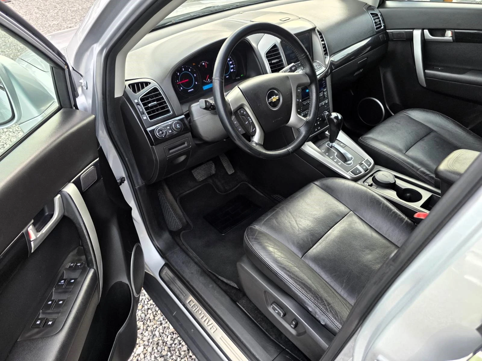 Chevrolet Captiva 2.2VCDI/184/7MESTA/AWD/Automatic, снимка 7 - Автомобили и джипове - 55902876
