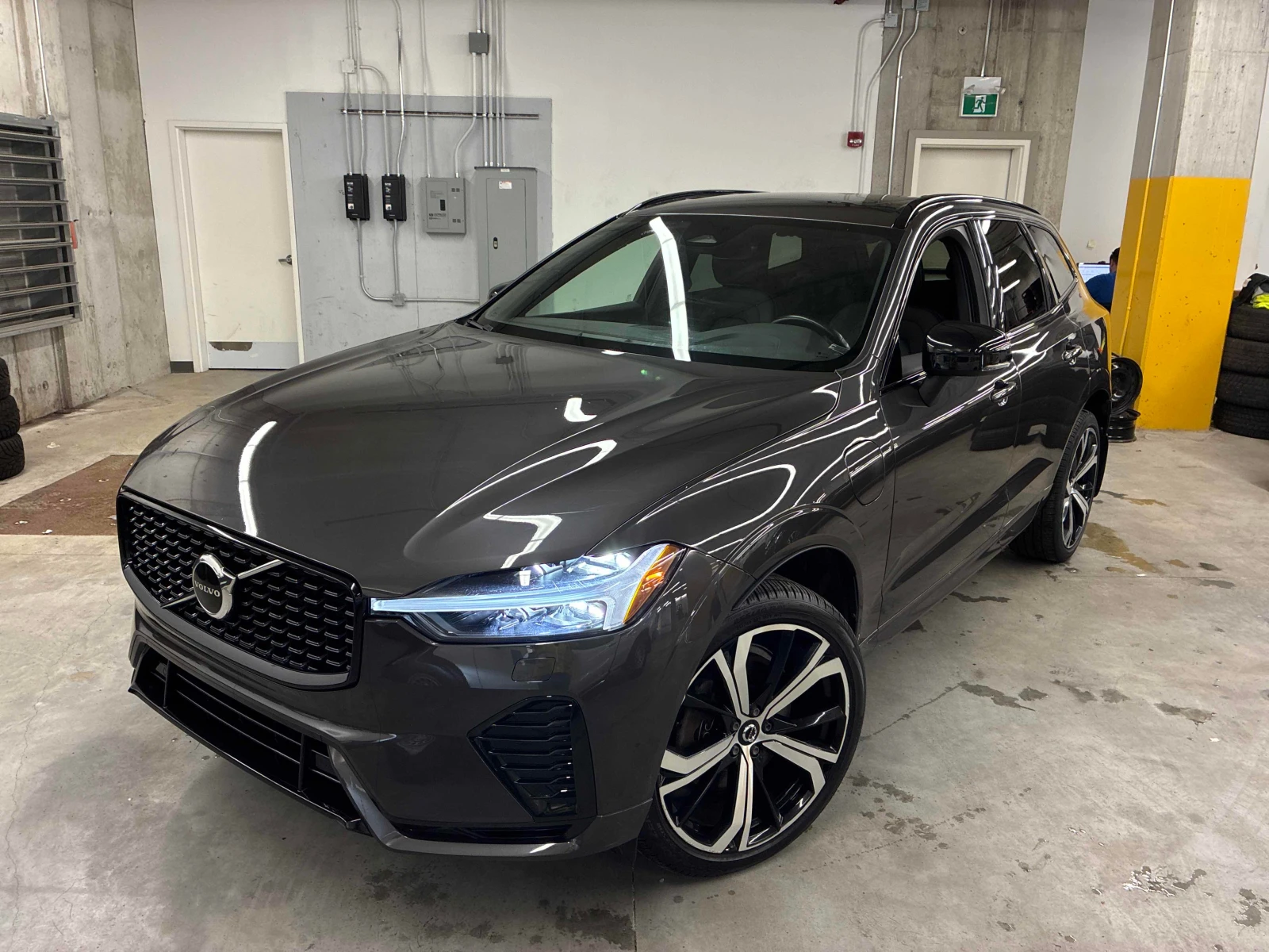Volvo XC60  R Design Recharge / CARFAX / DISTRONIK / MEMORY | Mobile.bg � ����������� 17