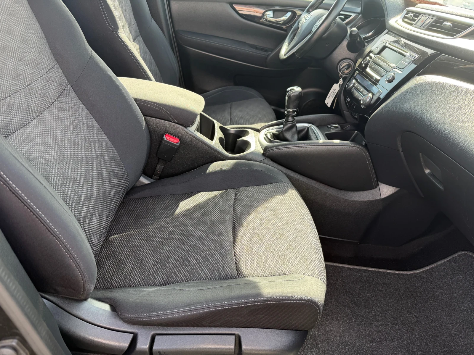 Nissan Qashqai 1.5 DCI, снимка 11 - Автомобили и джипове - 56437167