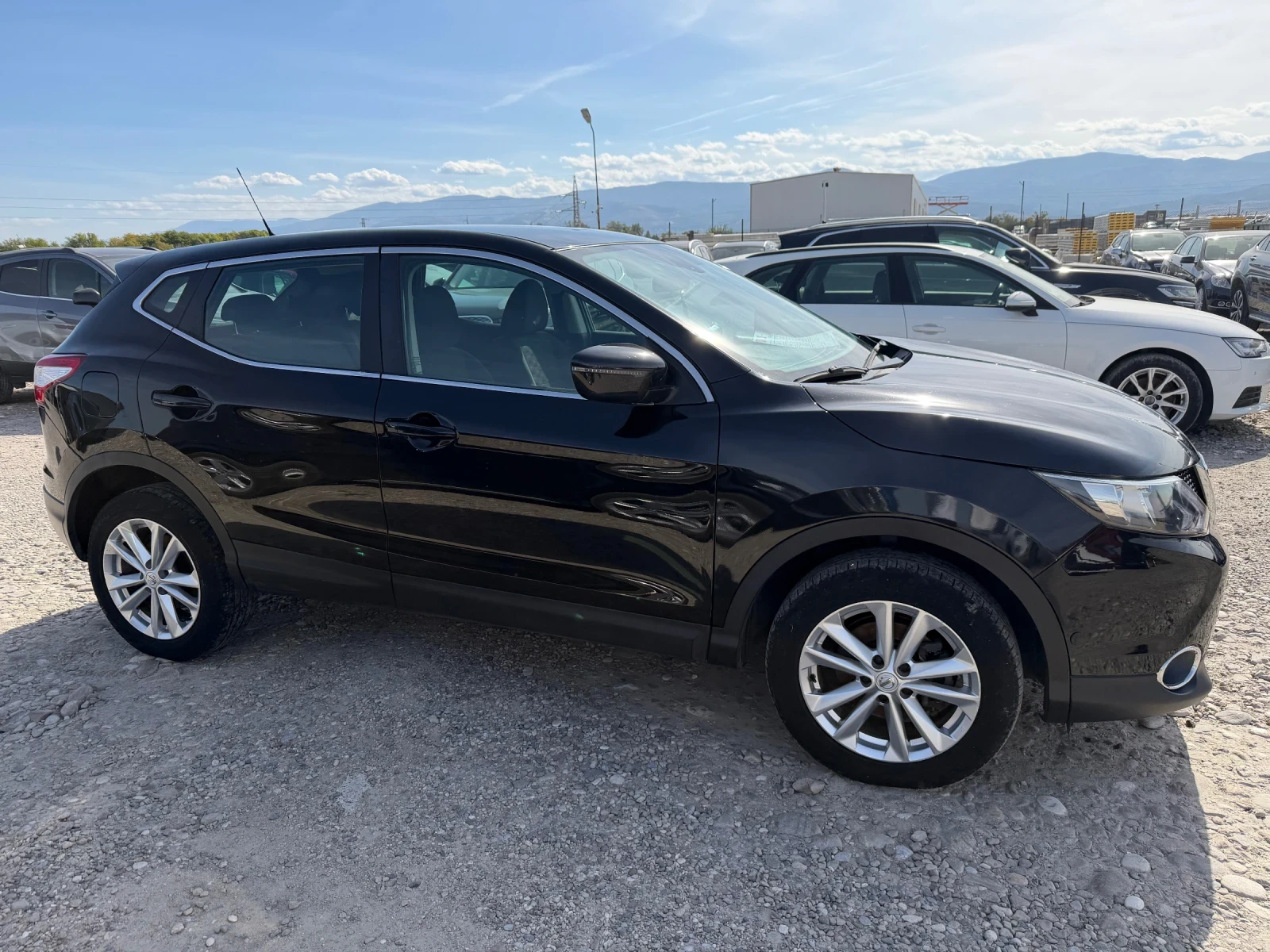 Nissan Qashqai 1.5 DCI, снимка 4 - Автомобили и джипове - 56437167