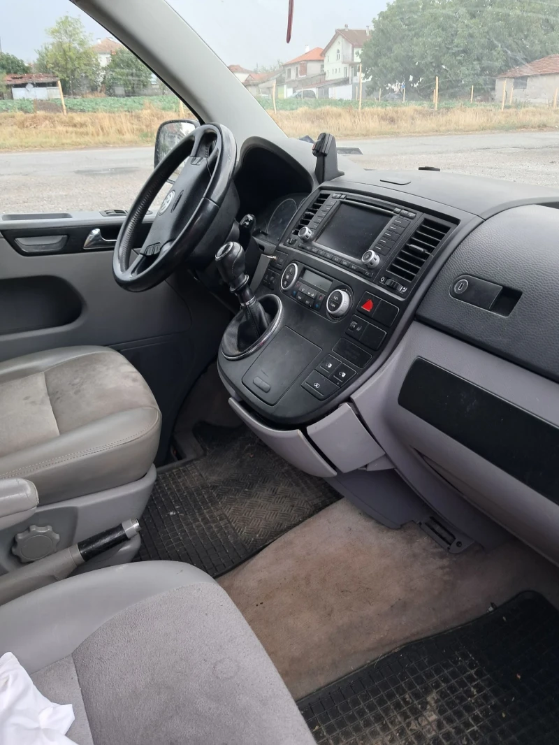 VW Multivan 2.5 174кс., снимка 7 - Бусове и автобуси - 52082668