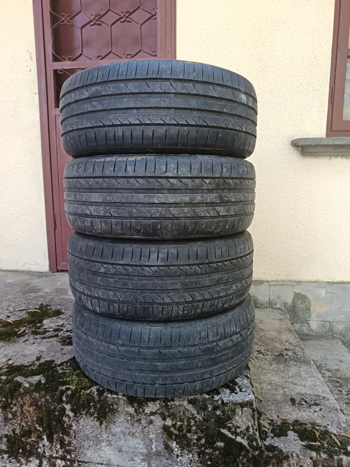 Гуми Летни 215/45R17, снимка 2 - Гуми и джанти - 54304052