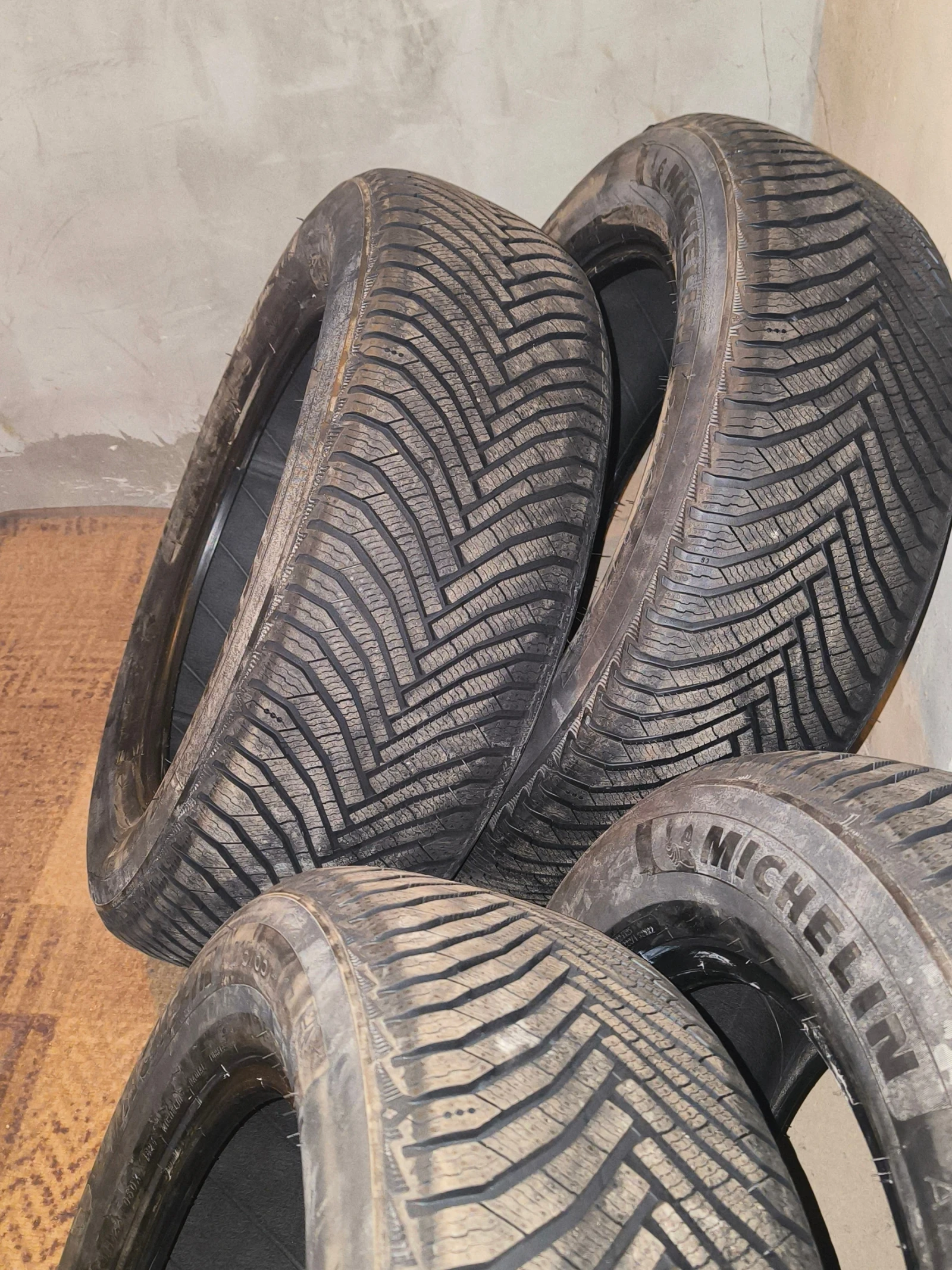 Гуми Зимни 215/65R17