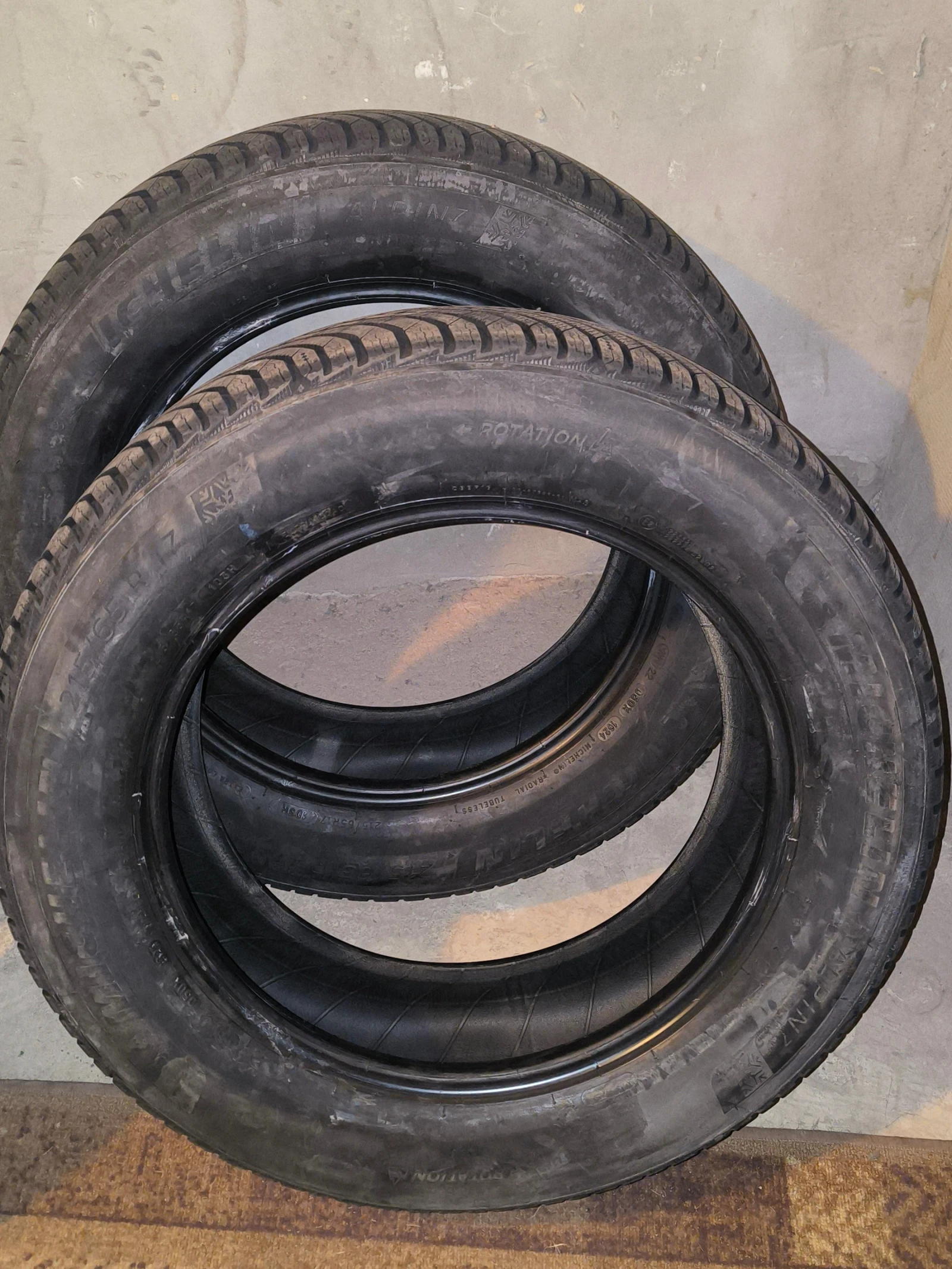 Гуми Зимни 215/65R17, снимка 4 - Гуми и джанти - 55340571