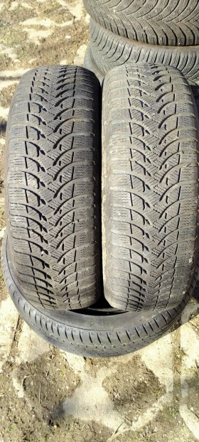 Гуми Зимни 185/60R15, снимка 1 - Гуми и джанти - 44020093