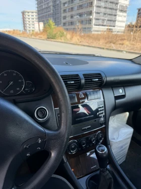 Mercedes-Benz 200, снимка 8