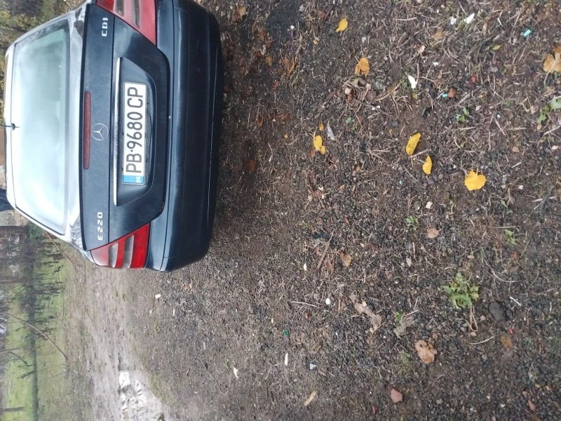 Mercedes-Benz E 220, снимка 6 - Автомобили и джипове - 52642176