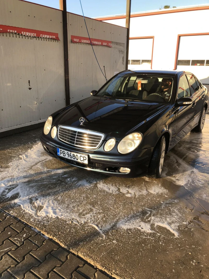 Mercedes-Benz E 220, снимка 3 - Автомобили и джипове - 52642176