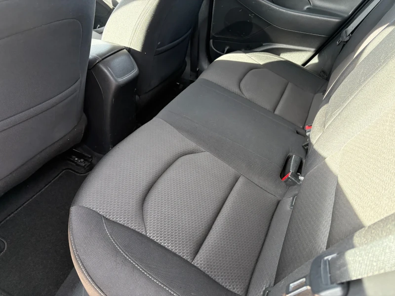 Hyundai I30 1.4i, снимка 9 - Автомобили и джипове - 53266458