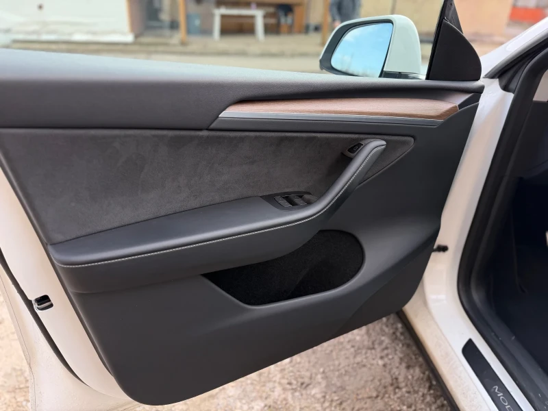 Tesla Model Y Performance 40, 600км Европейска ГАРАНЦИЯ!, снимка 14 - Автомобили и джипове - 53350644