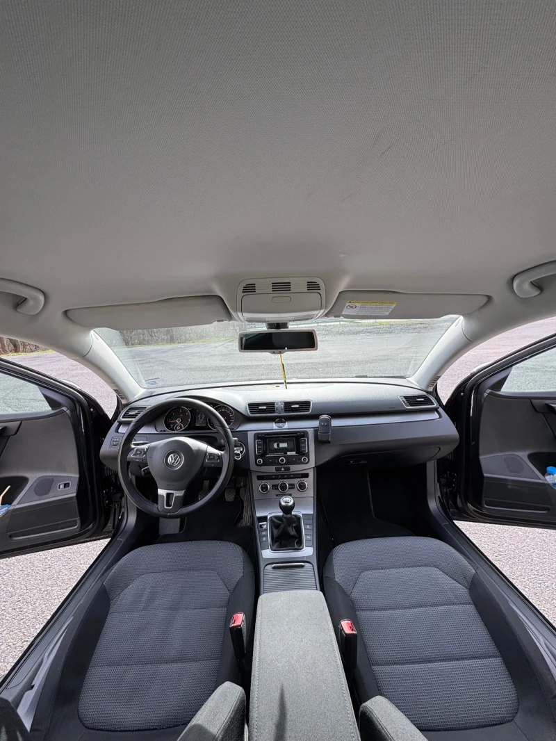 VW Passat 1.6 TDI, снимка 9 - Автомобили и джипове - 53598469