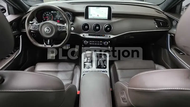 Kia Stinger 3.3| 360| DISTRONIC| ОБДУХ| ВКЛ. ТЕХНОТЕСТ, снимка 8 - Автомобили и джипове - 54485324