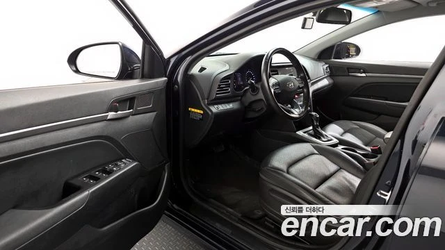 Hyundai Elantra, снимка 10 - Автомобили и джипове - 56082361