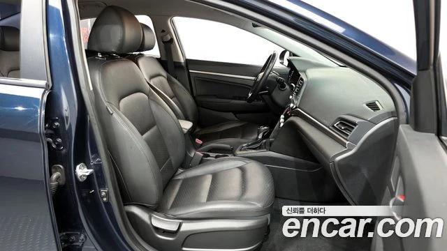 Hyundai Elantra, снимка 11 - Автомобили и джипове - 56082361