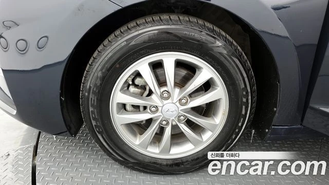 Hyundai Elantra, снимка 5 - Автомобили и джипове - 56082361