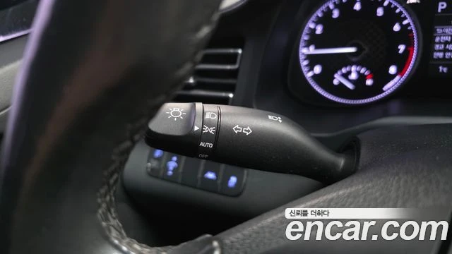 Hyundai Elantra, снимка 13 - Автомобили и джипове - 56082361