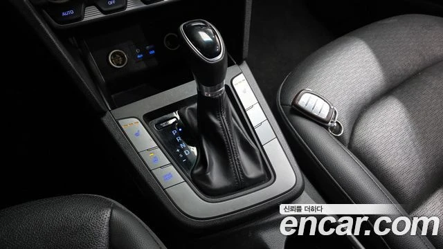 Hyundai Elantra, снимка 9 - Автомобили и джипове - 56082361