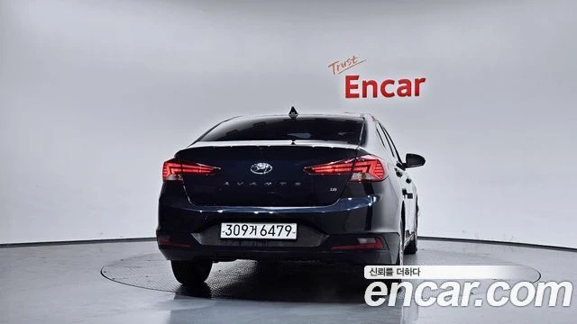 Hyundai Elantra, снимка 4 - Автомобили и джипове - 56082361