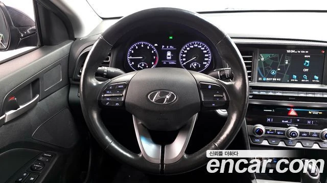 Hyundai Elantra, снимка 14 - Автомобили и джипове - 56082361