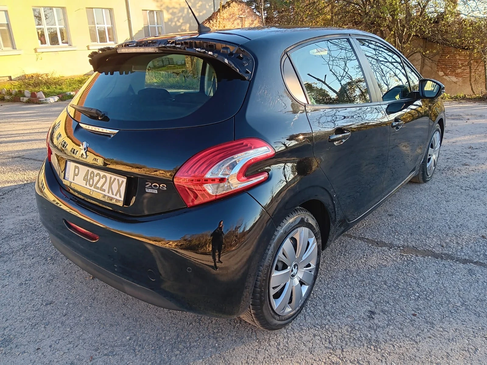 Peugeot 208 Автоматик 1.4HDI - изображение 2