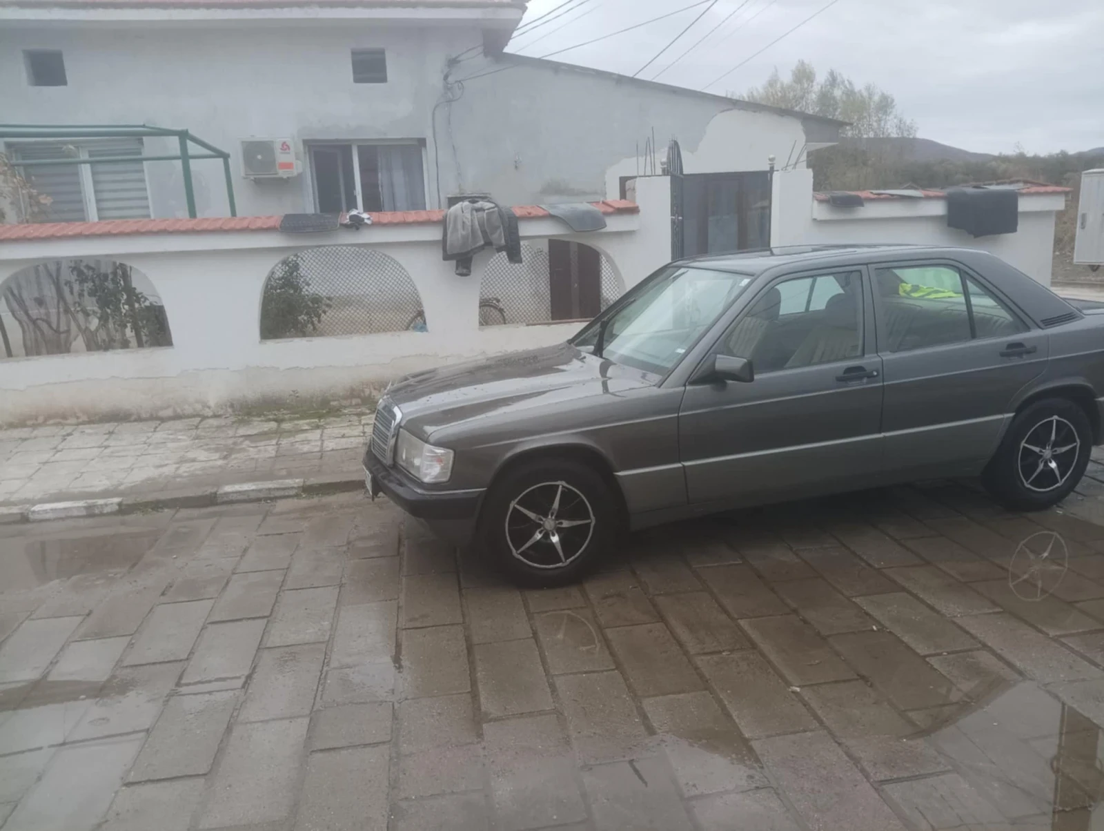 Mercedes-Benz 190  - изображение 2