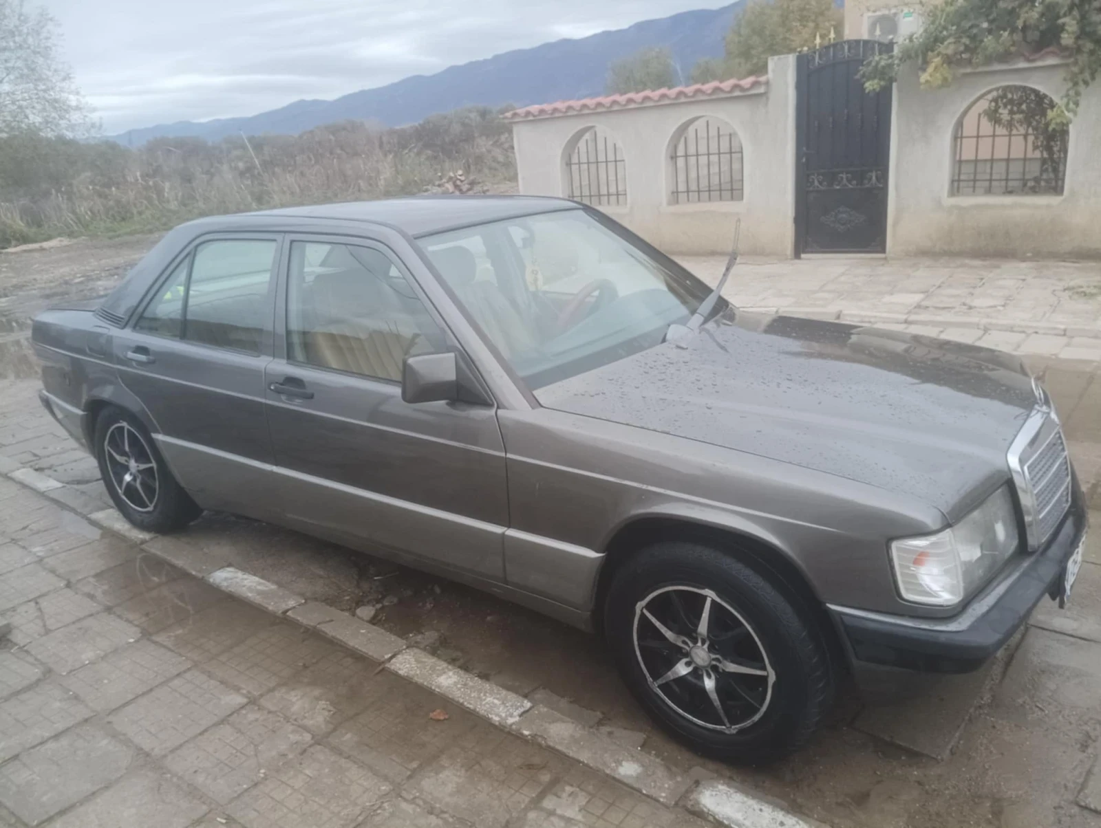 Mercedes-Benz 190  - изображение 6
