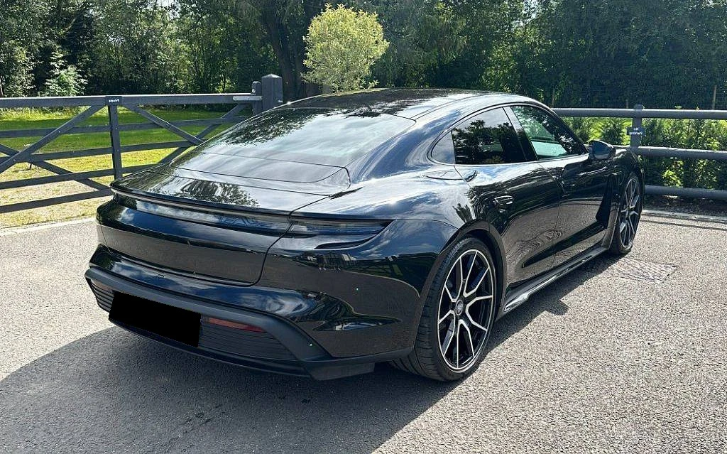 Porsche Taycan 4S  - изображение 3