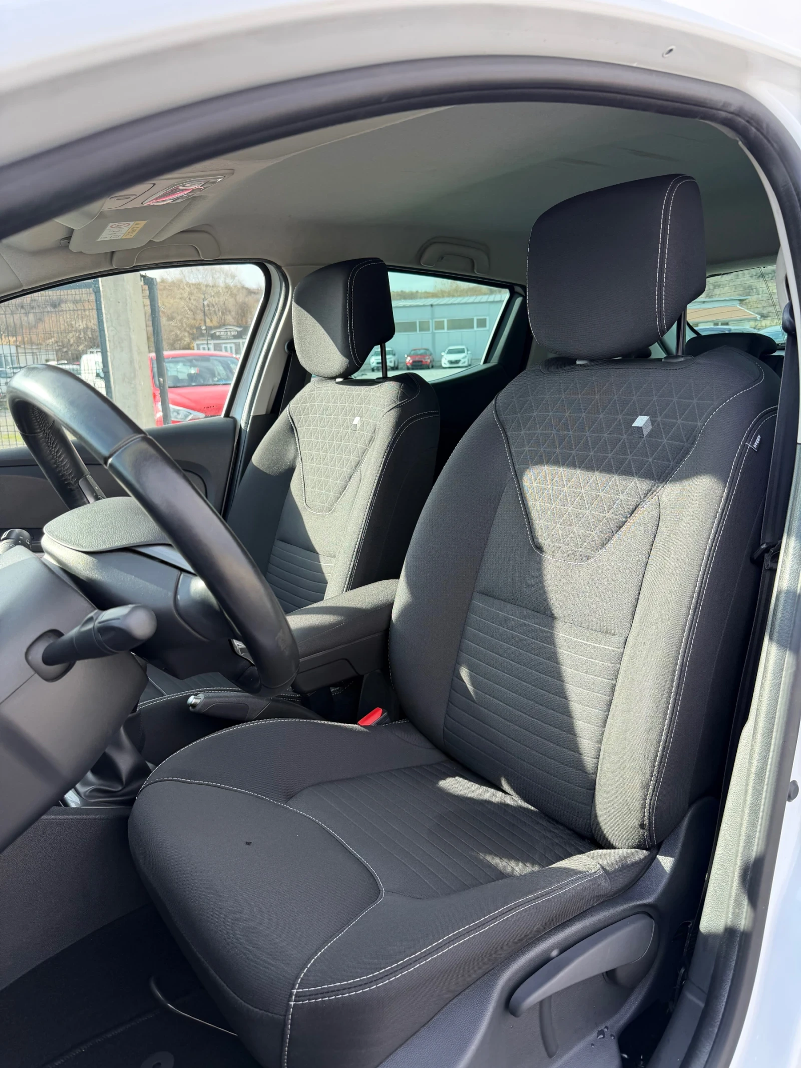 Renault Clio LIMITED 1.2i 16V NAVI EURO 6 TUV COC SERVICE BOOK - изображение 10