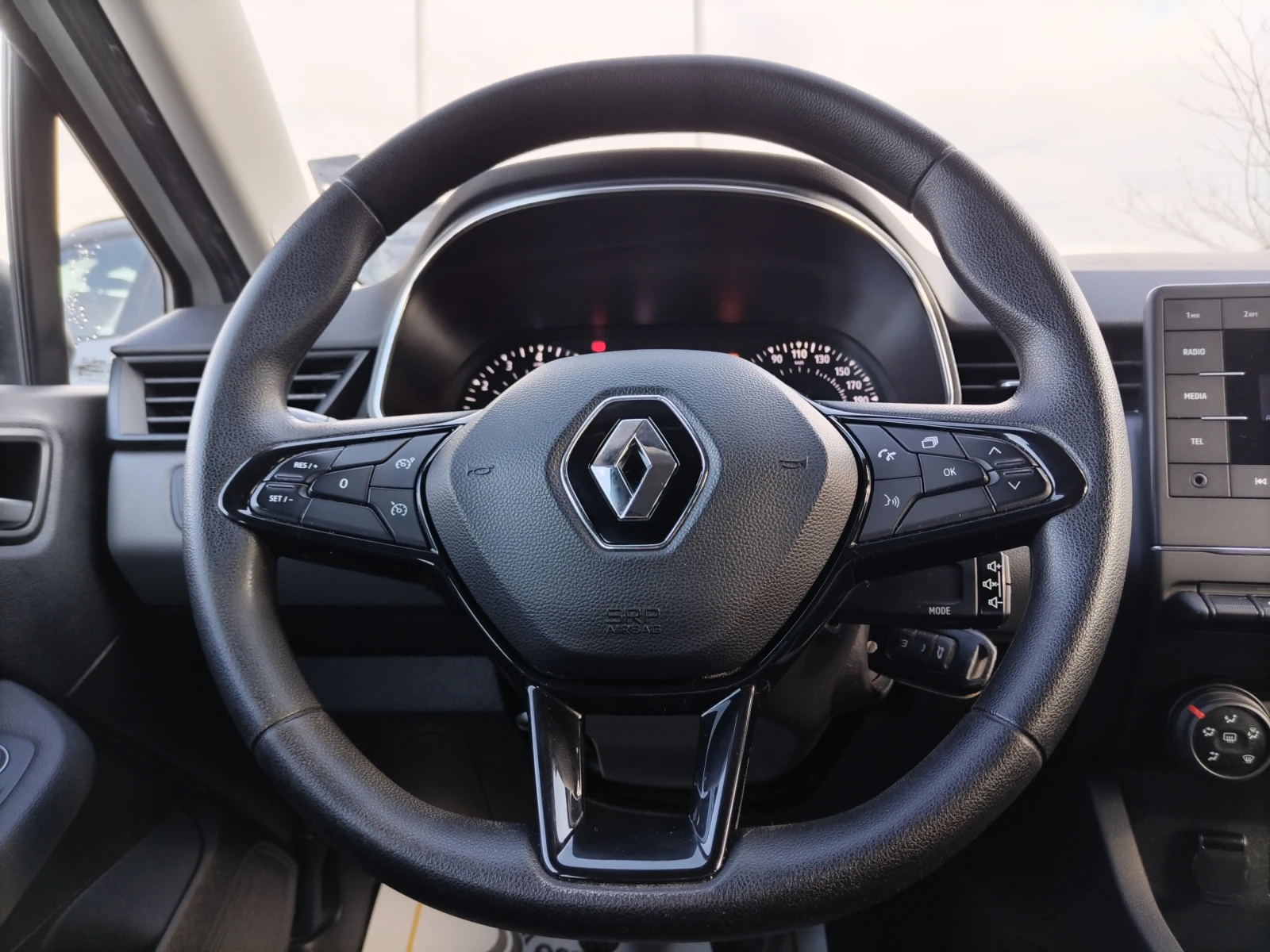 Renault Clio 1.0TCe100к.с. - изображение 9