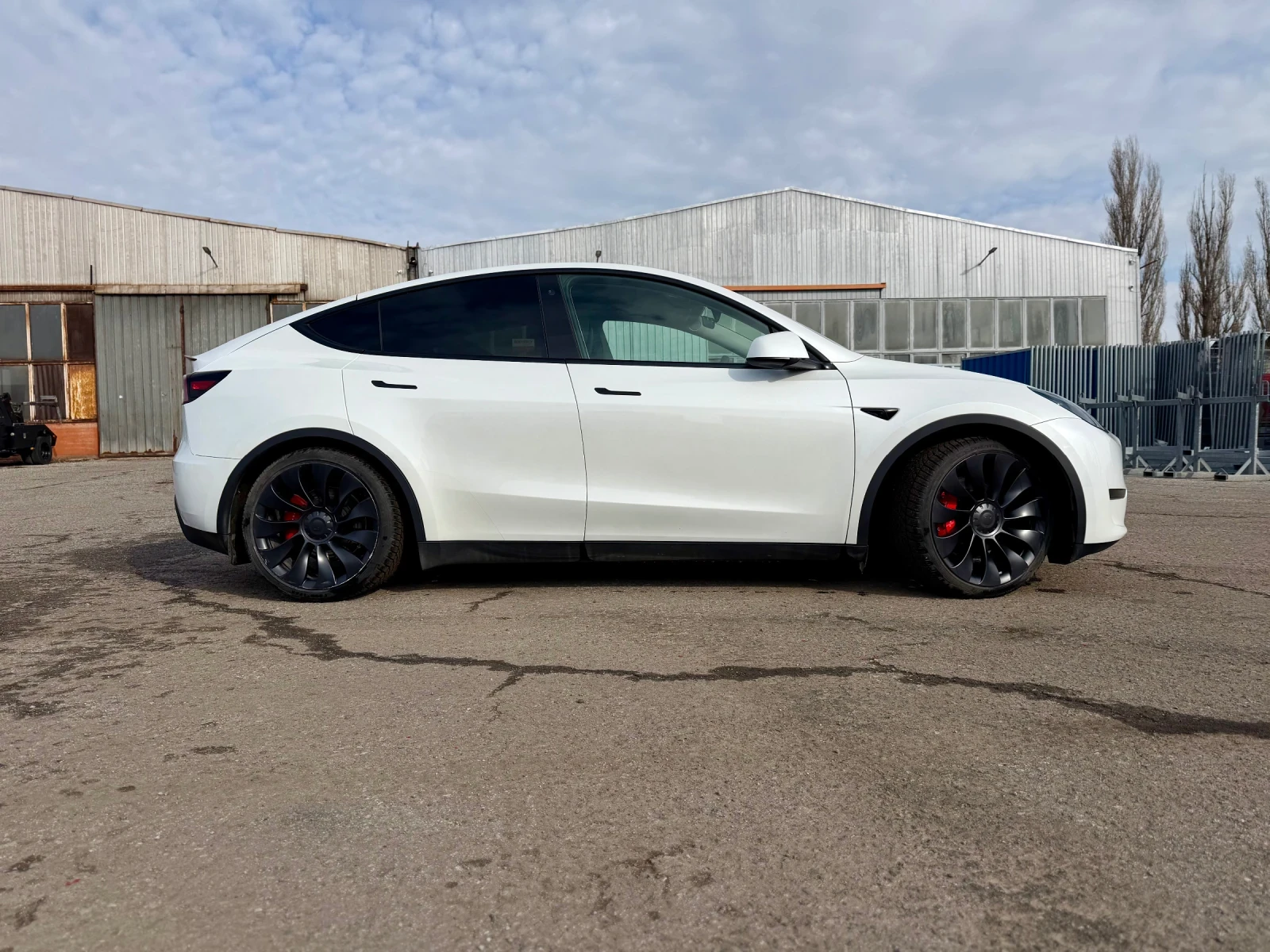 Tesla Model Y Performance 40, 600км Европейска ГАРАНЦИЯ! - изображение 5