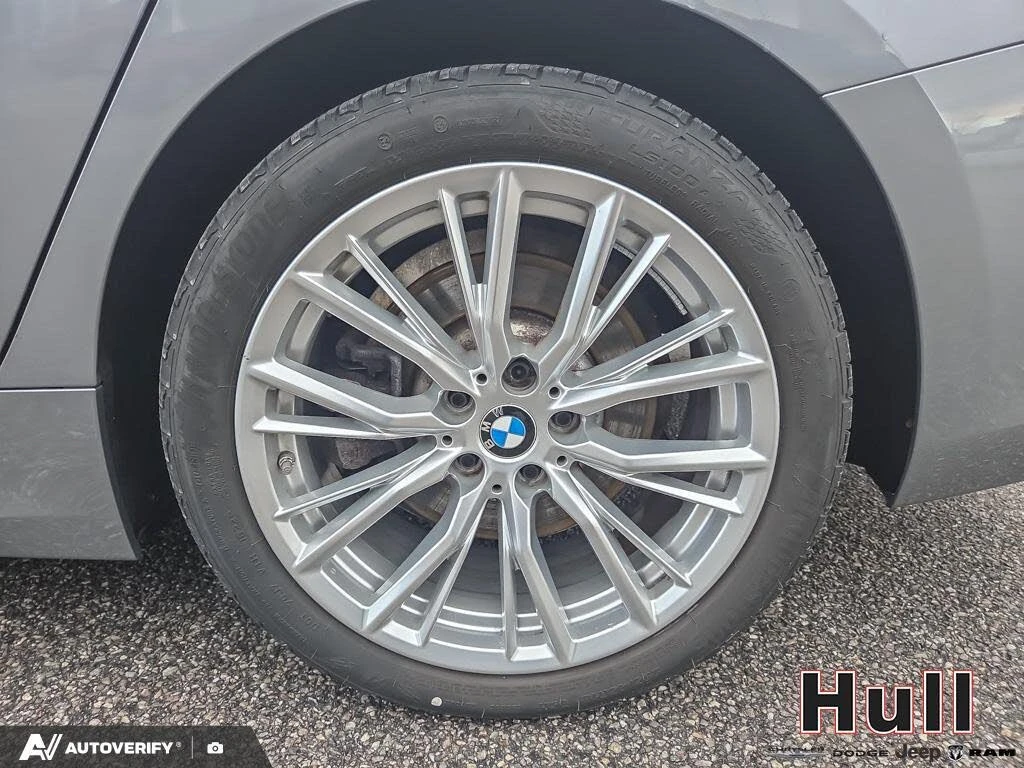 BMW 330 3 Series 330i xDrive AWD * АвтокКредит (ЦЕНА ДО БГ - изображение 6