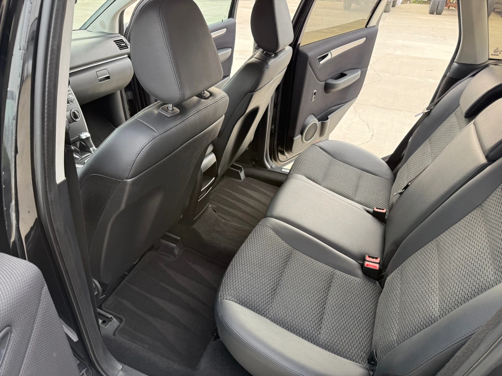 Mercedes-Benz B 200, снимка 6 - Автомобили и джипове - 54209177