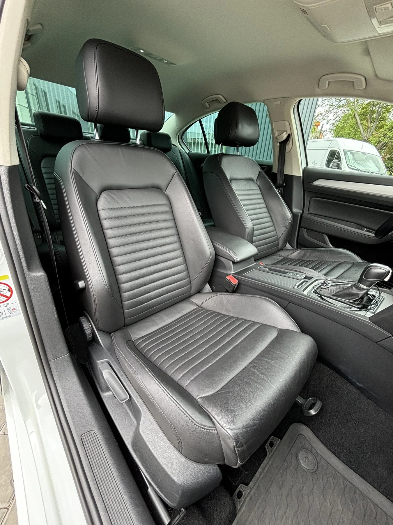VW Passat Highline2.0TDI, снимка 12 - Автомобили и джипове - 54485787
