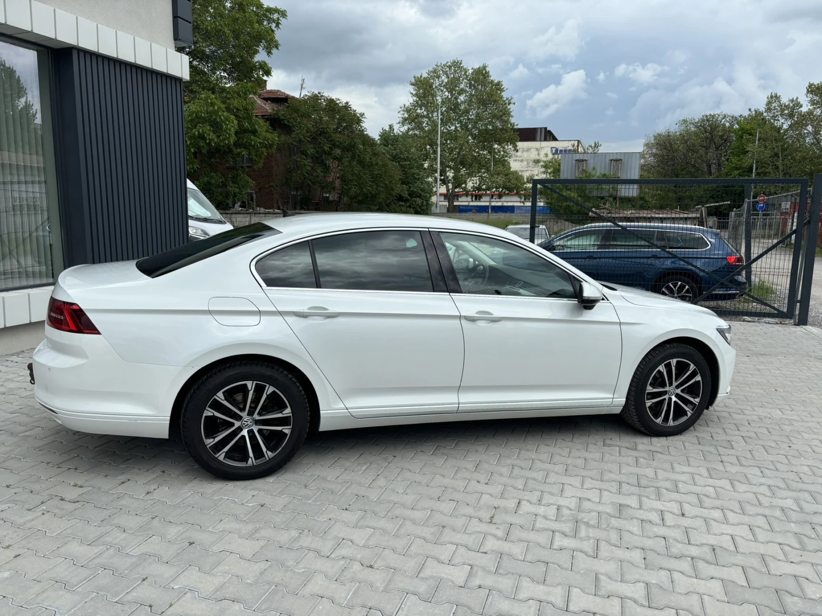 VW Passat Highline2.0TDI, снимка 6 - Автомобили и джипове - 54485787